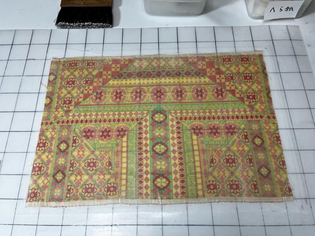 物差し等サイズが分かるよう一緒に写した作品